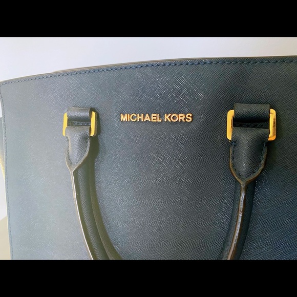 Michael Kors purse - Picture 3 of 10